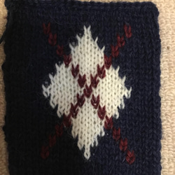 【受注生産】(紳士用)モヘヤとウールの高級毛糸で丁寧に編んだふわふわのアーガイル模様の手編みの手袋 6枚目の画像