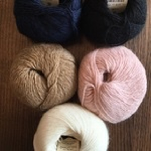 【受注生産】(紳士用)モヘヤとウールの高級毛糸で丁寧に編んだふわふわのアーガイル模様の手編みの手袋 3枚目の画像