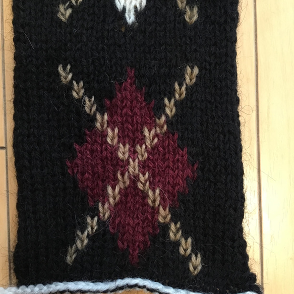【受注生産】(紳士用)モヘヤとウールの高級毛糸で丁寧に編んだふわふわのアーガイル模様の手編みの手袋 5枚目の画像