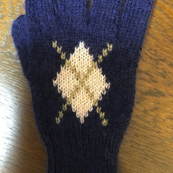 【受注生産】(紳士用)モヘヤとウールの高級毛糸で丁寧に編んだふわふわのアーガイル模様の手編みの手袋 8枚目の画像