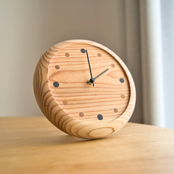 無垢の杉材を使った円形置き時計、掛け時計 1枚目の画像