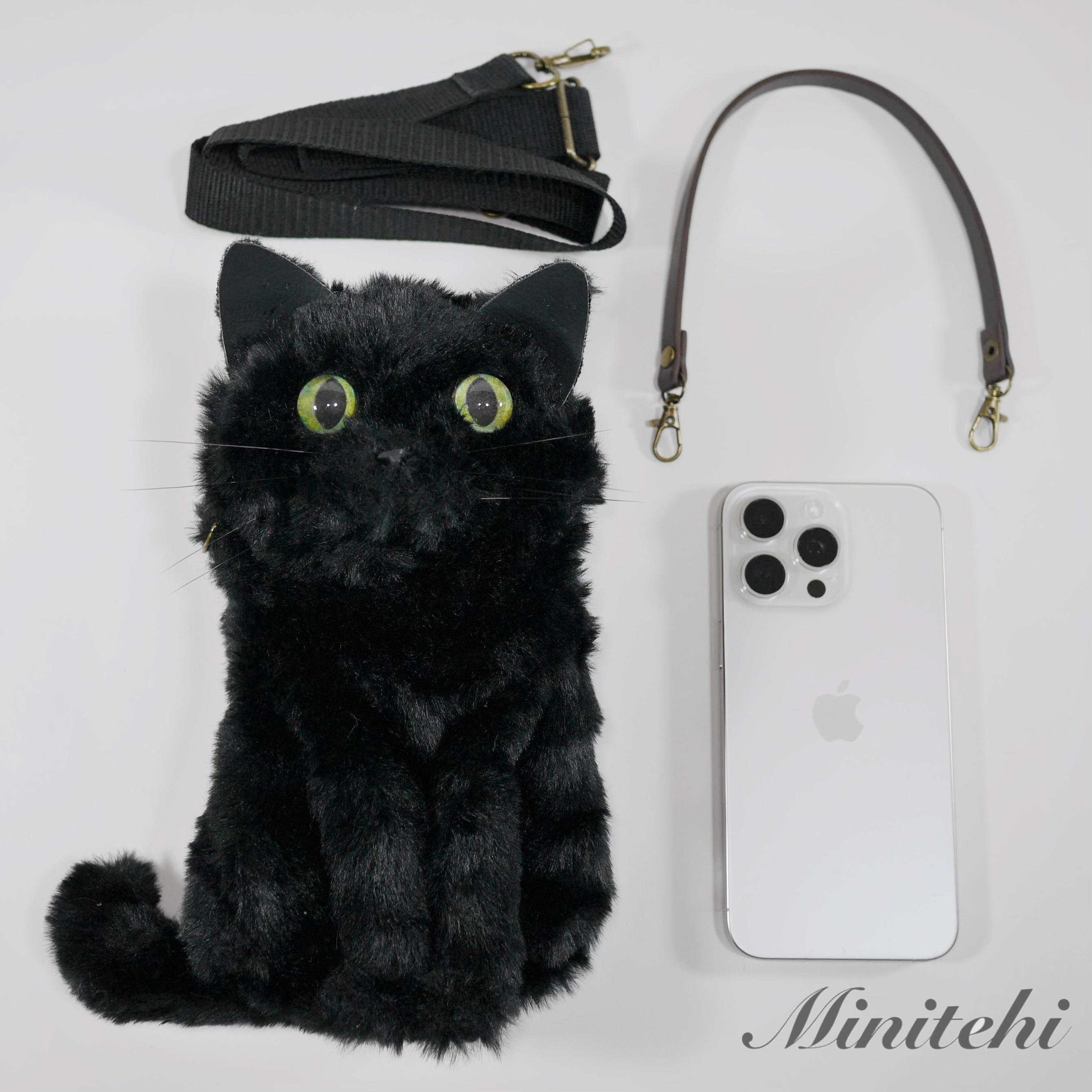 ぬいぐるみみたいな 猫のスマホポシェット ホルダー 黒ねこ 猫