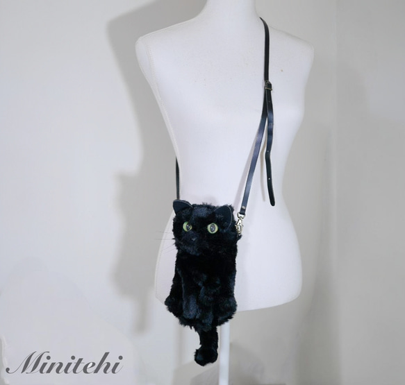 ぬいぐるみみたいな 猫のスマホポシェット　ホルダー　黒ねこ　猫雑貨　猫グッズ　リアル　スマホショルダー　スマホホルダー ぬいぐるみみたいな 猫のスマホポシェット　ホルダー　黒ねこ　猫雑貨　猫グッズ　リアル　スマホショルダー　スマホホルダー D1689770050(12870円)