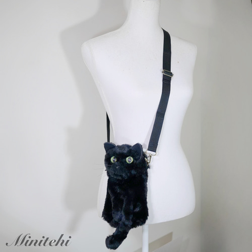 ぬいぐるみみたいな 猫のスマホポシェット ホルダー 黒ねこ 猫