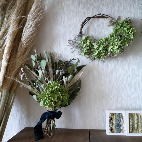 北海道アナベルのドライフラワーリース。ベルギーリネンリボン リース