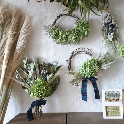 北海道アナベルのドライフラワーリース。ベルギーリネンリボン リース