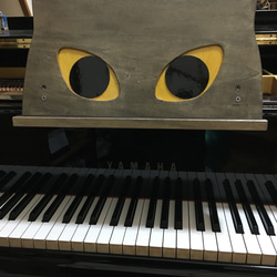 グランドピアノ用補助譜面台　限定製作「ニャア専用（まんまる目）」 4枚目の画像