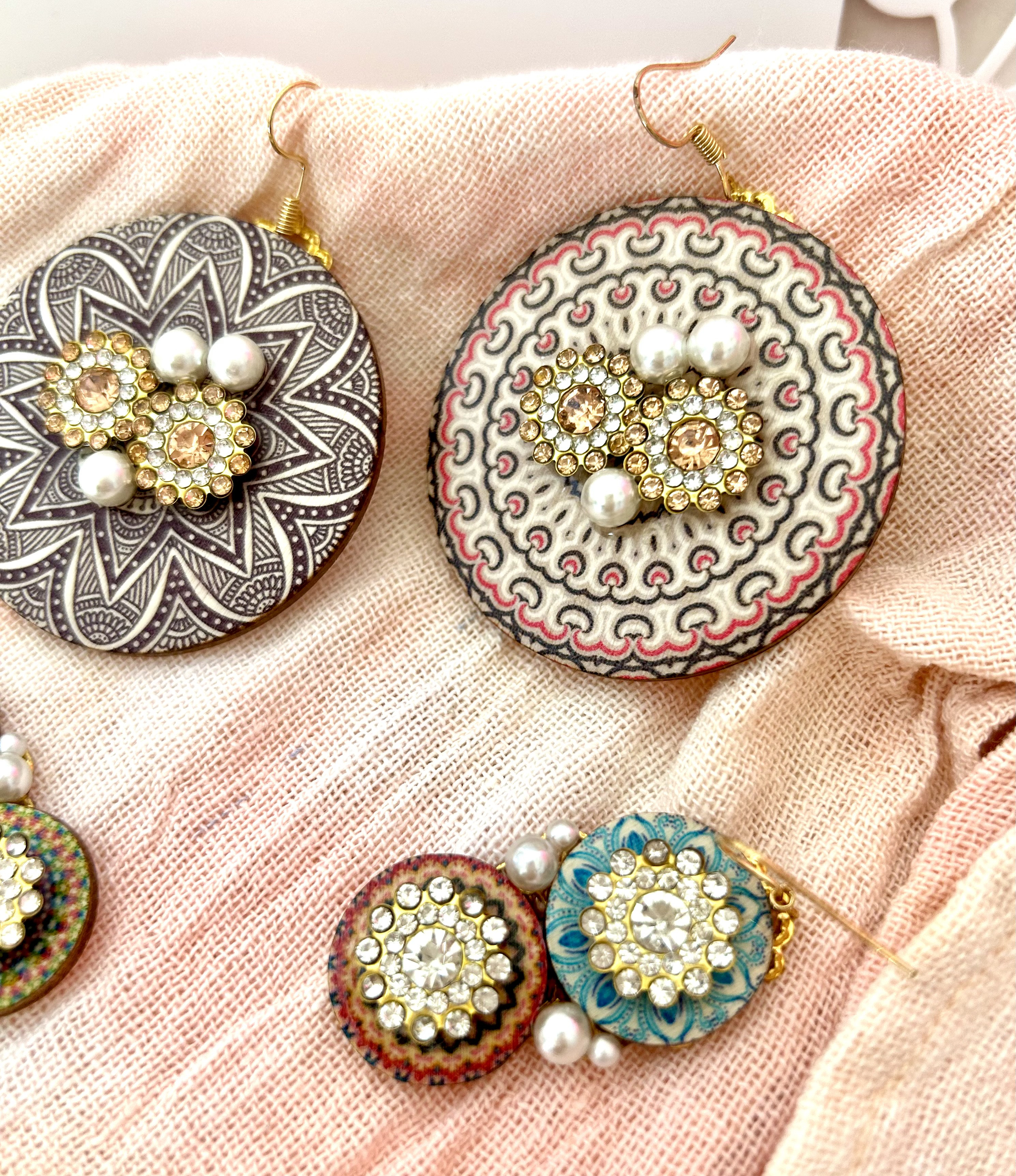 «341» ◤完売◢アシンメトリー*ビジュー耳飾り*