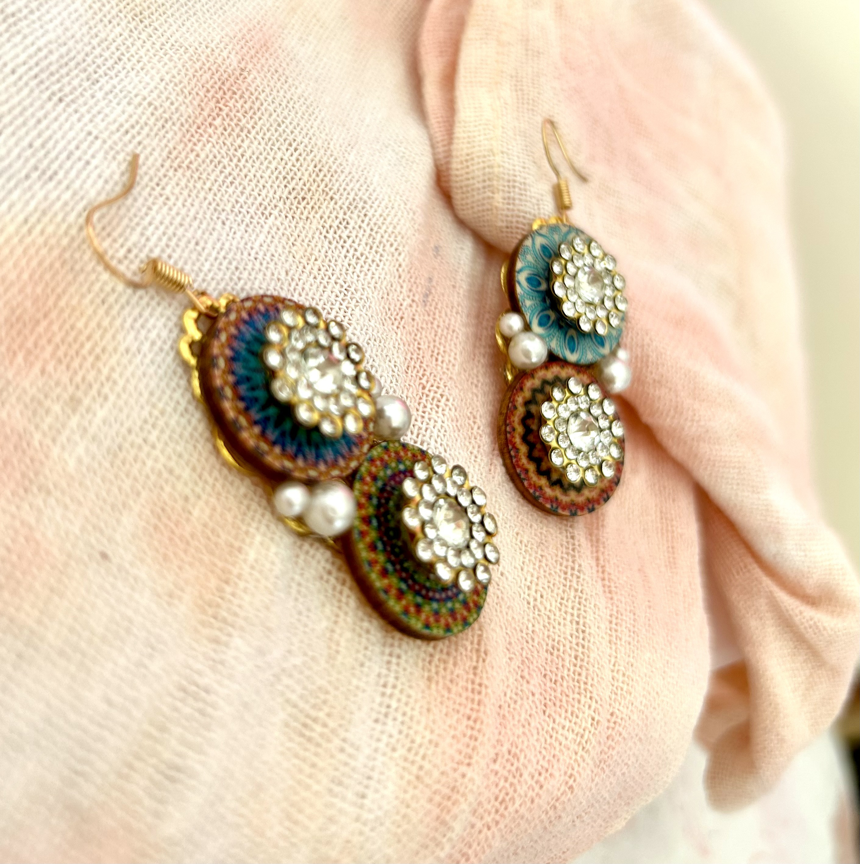 «341» ◤完売◢アシンメトリー*ビジュー耳飾り*