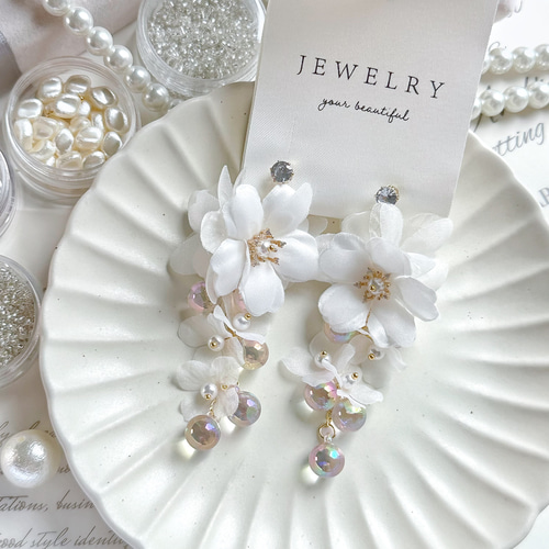 ハンドメイドイヤリング/ホワイトクリスマスボブイヤリング/パール