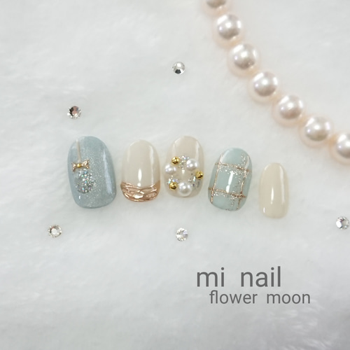 再販⁎⋆*﻿ネイルチップ No.146 水色ベージュリース冬ネイル