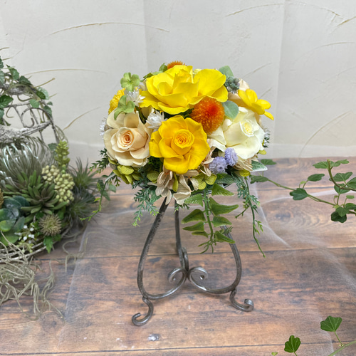 アイアンスタンドのプリザーブドフラワー