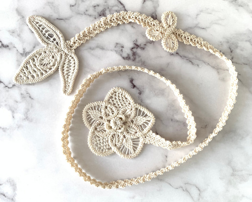 Z284/マットゴールド エナメル 馬 ホース瑠璃ビーズタッセルブローチ