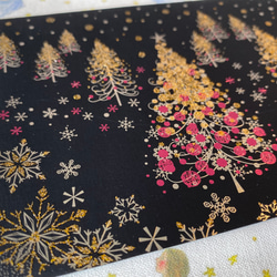 新入荷！日本製！クリスマスカード！『ピンクラメがアクセント！森の中のクリスマスツリー柄』～中紙付き～① 6枚目の画像