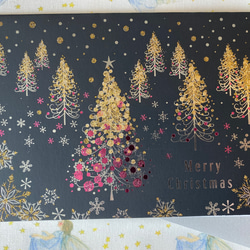 新入荷！日本製！クリスマスカード！『ピンクラメがアクセント！森の中のクリスマスツリー柄』～中紙付き～① 3枚目の画像