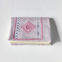 リネンの手刺繍ブックカバー  淡いピンク (A6/ 文庫本サイズ ) 8枚目の画像