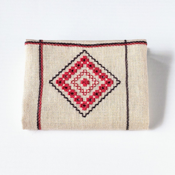 リネン  手刺繍のブックカバー   赤&茶  (A6/文庫本) 7枚目の画像