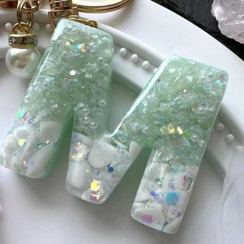 milky color♡レジンイニシャルキーホルダー キーホルダー yu