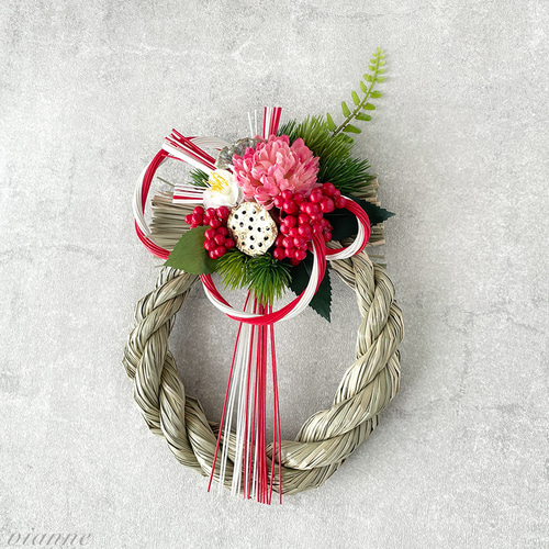 白い花と実物のクリスマスとお正月に飾る　水引き付き　リース　ドライフラワー 白い花と実物のクリスマスとお正月に飾る 水引き付き リース ドライ