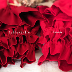 赤　控えめな艶のサテンフリルブラウス（フォーマル＆普段使い） 10枚目の画像