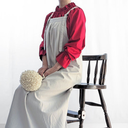 赤　控えめな艶のサテンフリルブラウス（フォーマル＆普段使い） 13枚目の画像