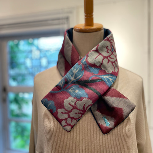 銘仙×別珍の小さな襟巻き（鉄紺）着物 古布 リメイク ストール