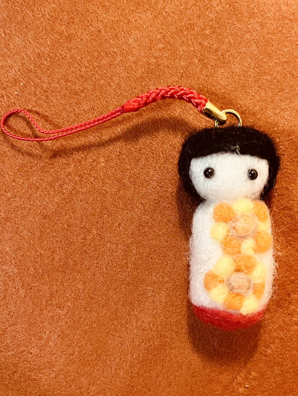羊のふわふわストラップ 4977444702653.jpg