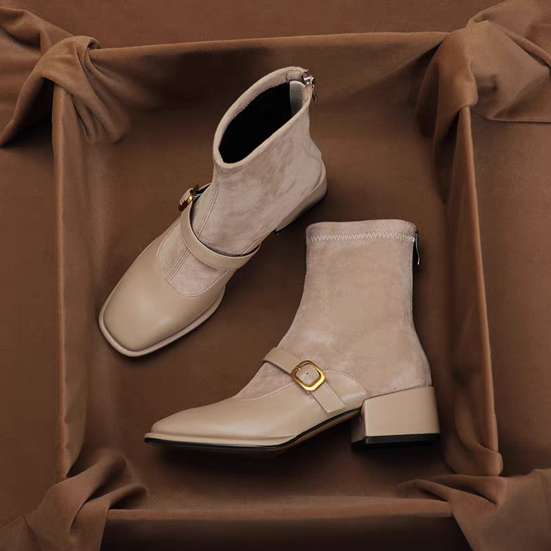 安定感のあるチャンキーヒールを採用たショートブーツ。 ローヒール ショートブーツ 低反発中敷 ゆったり 25.5 26