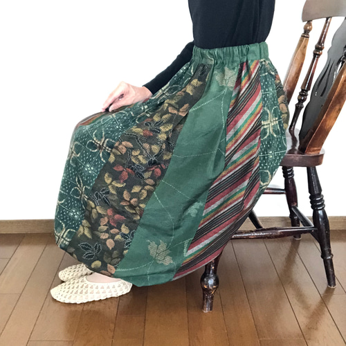 紬の着物地で作ったほんのりバルーンなスカート ４種12枚ハギで