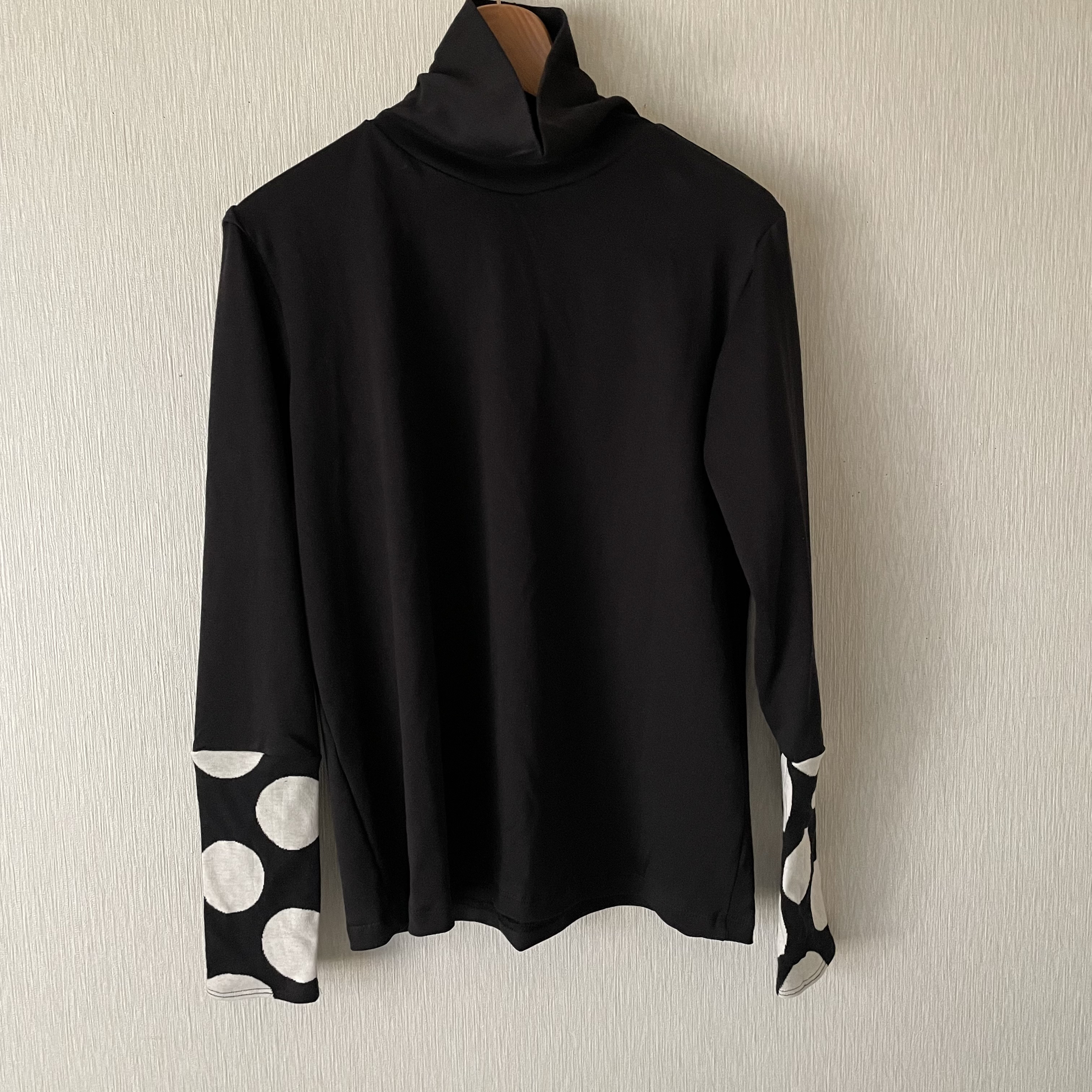 手袋付き長袖タートルカットソー　黒×黒白水玉柄Ｆ