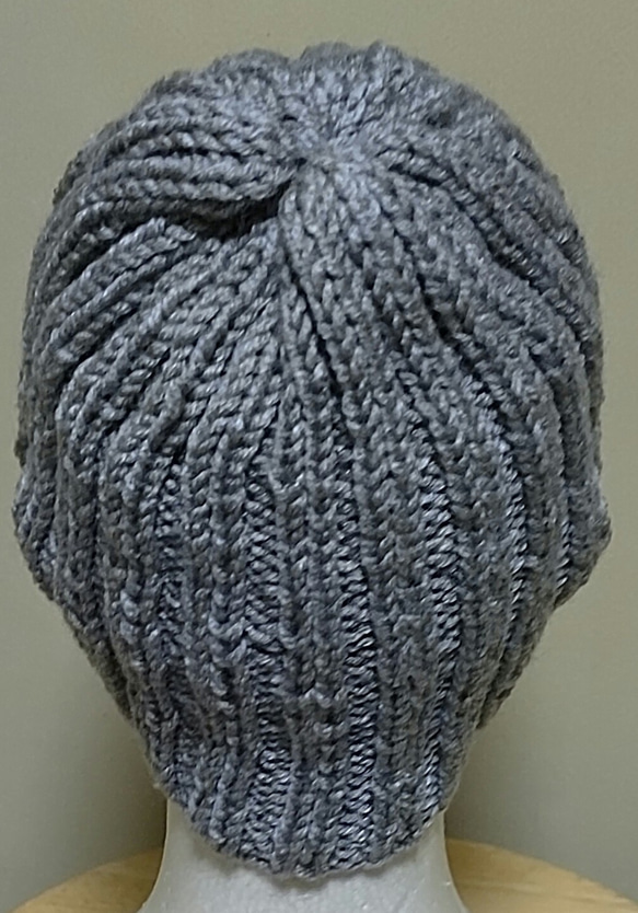 ハンドメイド　手編み　ニット帽　ビーニー　チャコールグレー　男女兼用 5枚目の画像