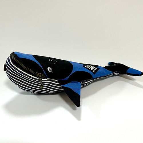 ペンケース・眼鏡ケースにも! くじらポーチ Dカン付き あんぱん柄  