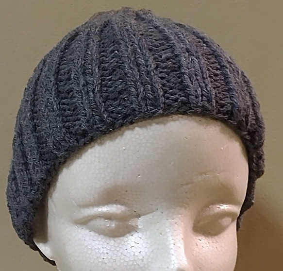 ハンドメイド　手編み　ニット帽　ビーニー　ツートンカラー　男女兼用 2枚目の画像