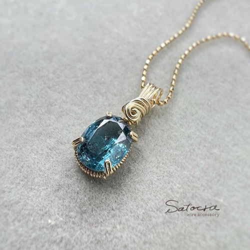 ティールブルーカイヤナイトのペンダントトップ✨ワイヤーアクセサリー 
