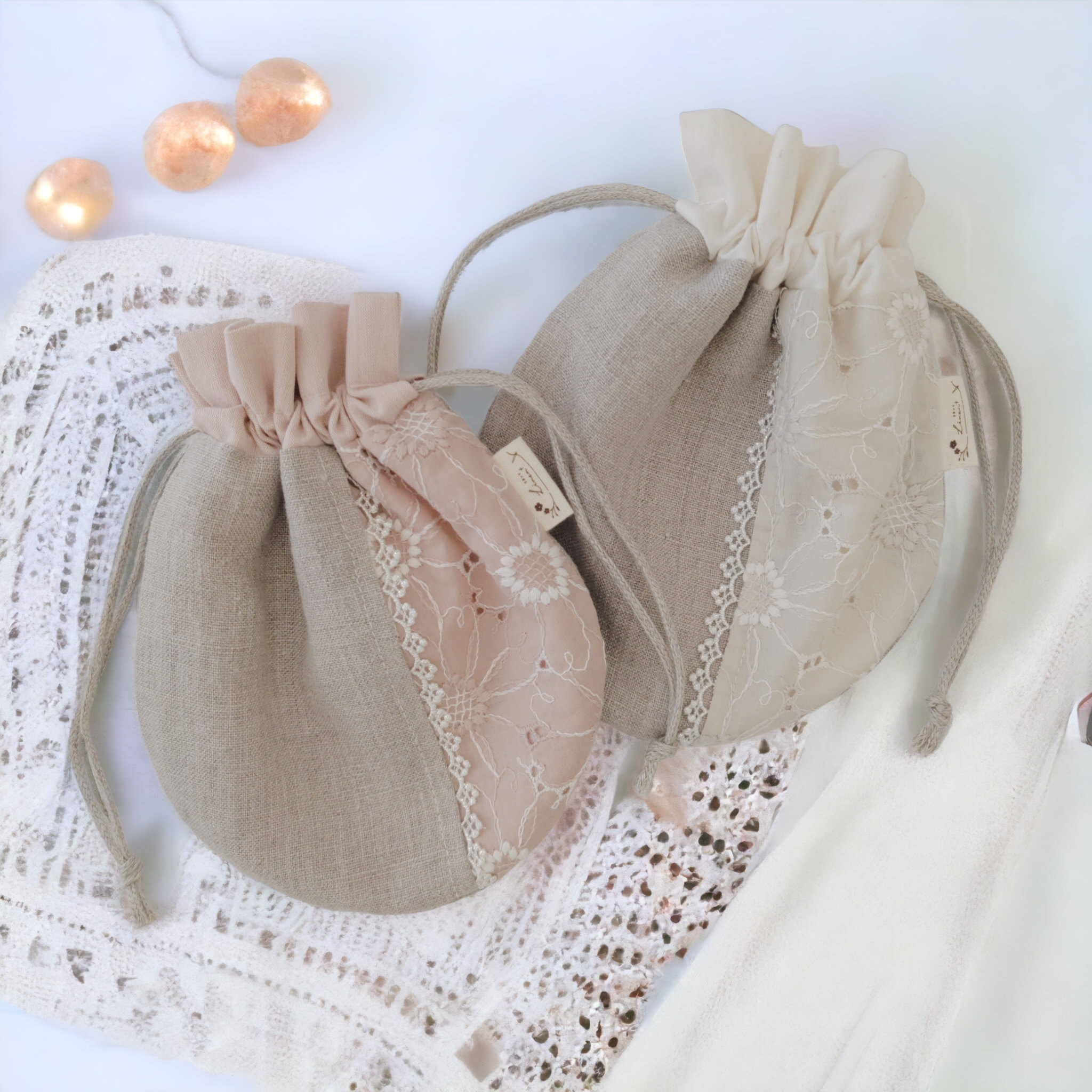 【巾着セット】リネンとマーガレットのまん丸巾着　【ピンク&ベージュ】　名入れ　贈り物　送料無料　受注制作 4,050円