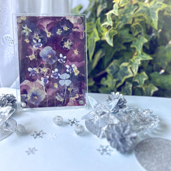 雪の結晶と紫ビオラのクリスマスオーナメント 7枚目の画像