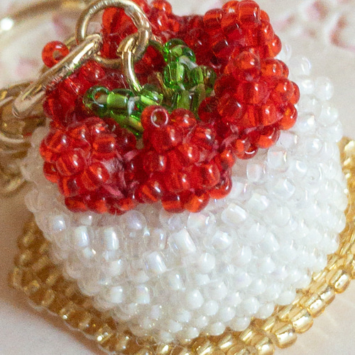 m*上様 ハンドメイド刺繍キーホルダー　キジトラさんとショートケーキ fedb013ae4f5abc1e34d0b0f6ea48c