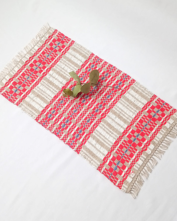 【北欧手織り】ムンカベルテ織りのミニテーブルクロスⅠ 4枚目の画像