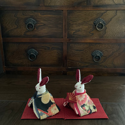 ちょこんとかわいい　和柄のお着物のうさぎ雛　(雛人形、お雛様、おひな様) 2枚目の画像