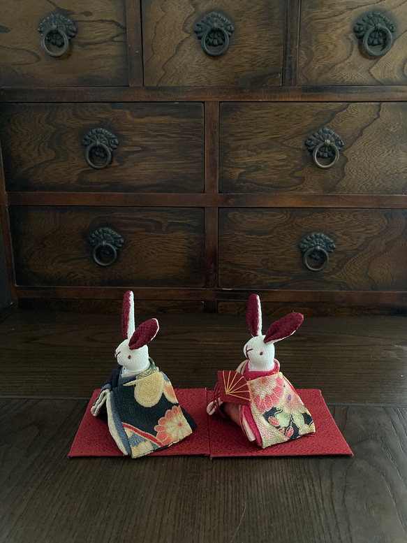 ちょこんとかわいい　和柄のお着物のうさぎ雛　(雛人形、お雛様、おひな様) 2枚目の画像