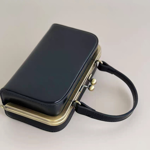 【Krm】 黒レザー　がま口ショルダーバッグ ショルダーバッグ 豊岡製鞄 がま口 本革 日本製 レトロ メンズ