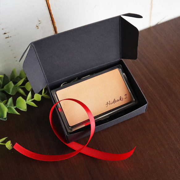☆ Loloma 皮革名片夾 ☆ 皮革不銹鋼姓名可輸入聖誕節生日就業禮物畢業禮品卡盒日本製造 第9張的照片