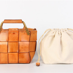 手編みの牛革の四角いバッグ、ハンドバッグ、クロスバッグ 2枚目の画像
