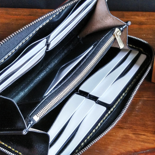 再販！】希少革kudu(クードゥー・クーズー)チョコ ラウンドファスナー