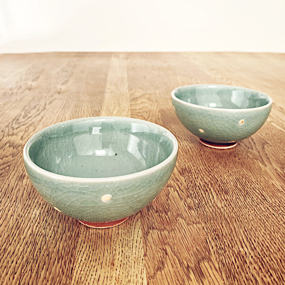 水玉模様の陶器製飯碗 中型 水玉模様の陶器製飯碗 中型 水玉茶付小 ／ 水玉茶付大