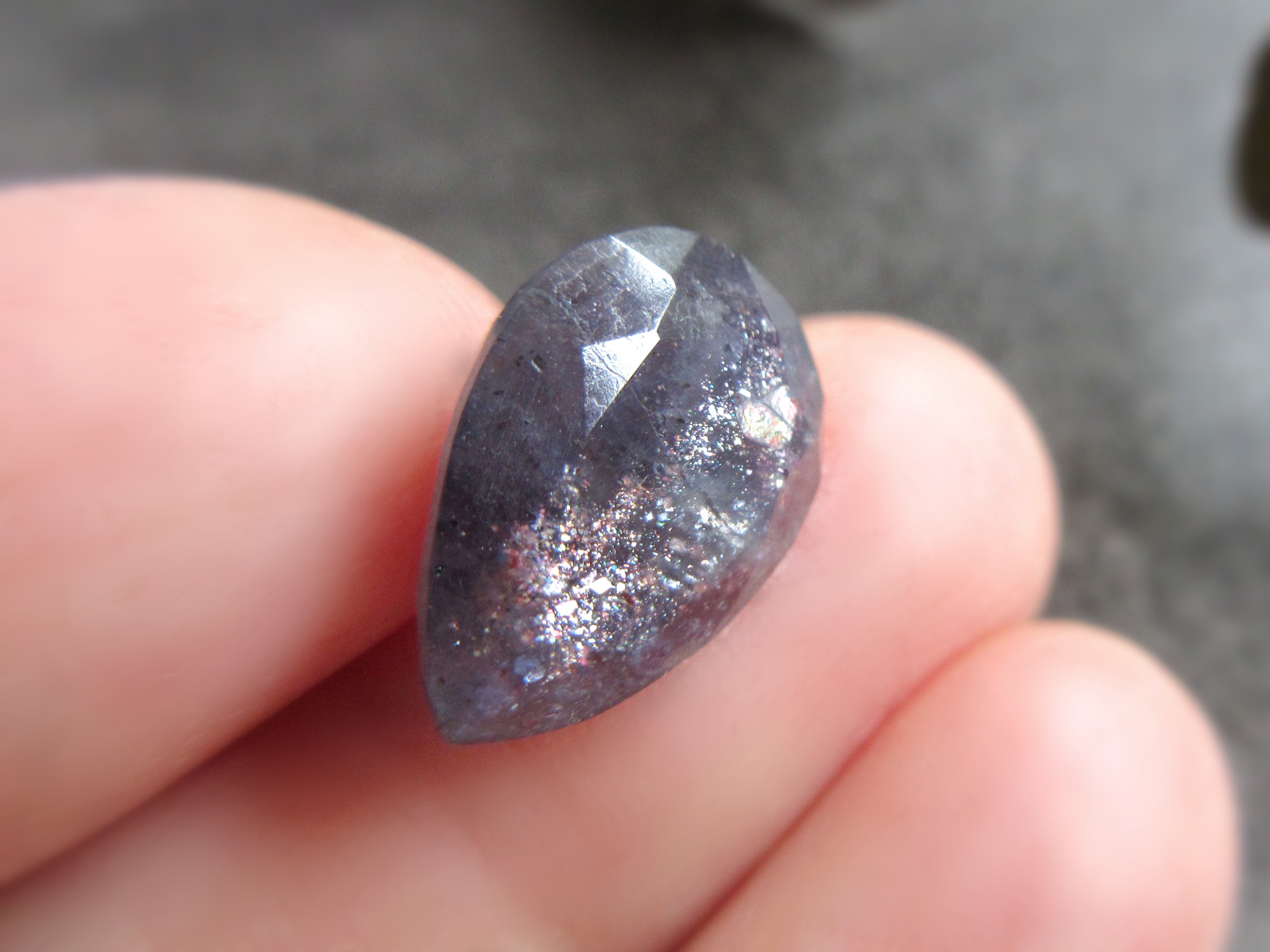 【一点物】アイオライトサンストーン ルース ペアシェイプ 雫 ドロップ ⑦✩.˚ 一点物】アイオライトサンストーン ルース ペアシェイプ 雫