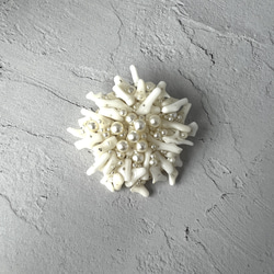 白珊瑚と真珠のブローチ 1枚目の画像