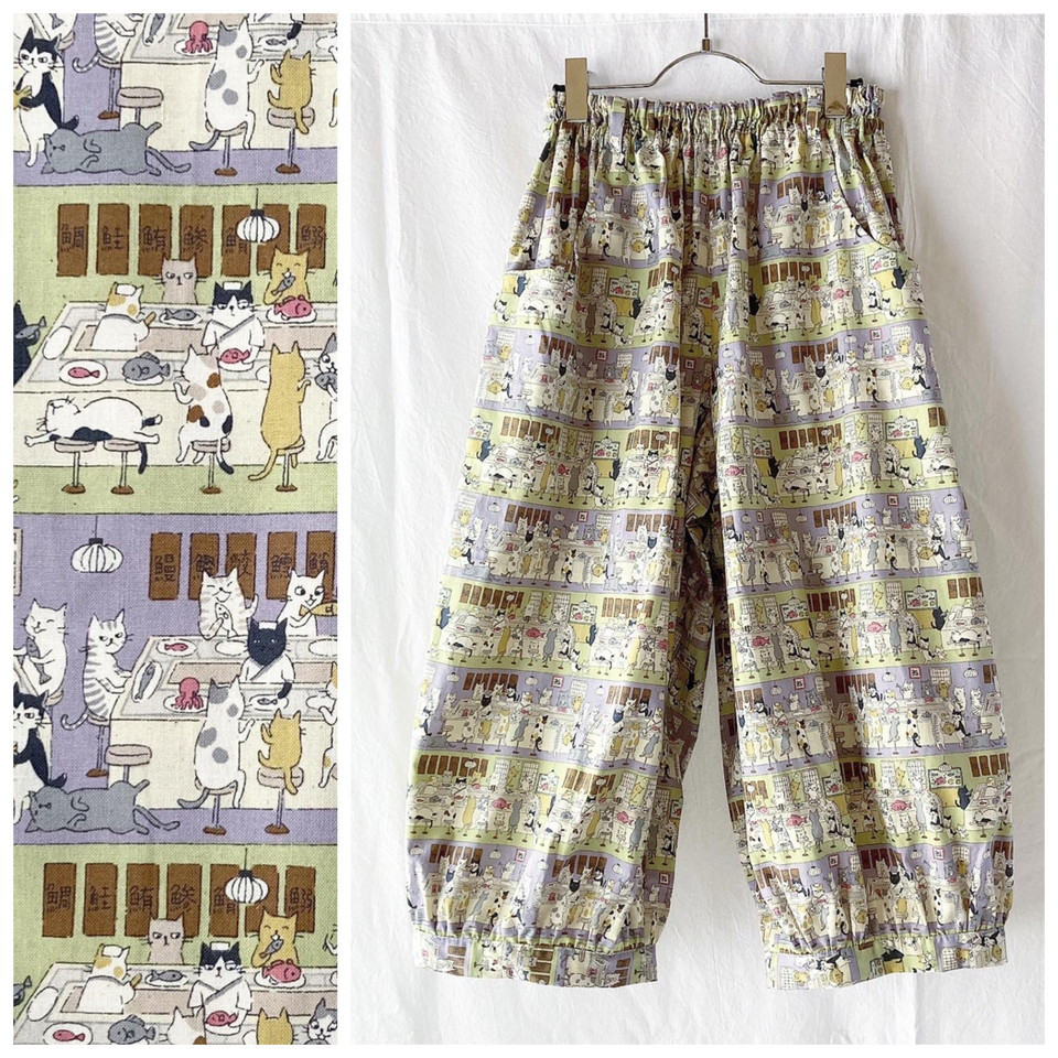 回転寿司に行く日のためのバルーンパンツ：80cm（猫の回転寿司：ラベンダー）