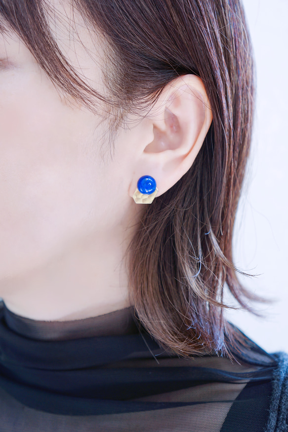 【両耳ピアス/brass+stone】9月・12月誕生石 [真鍮+ラピスラズリ］真鍮ピアス　ラピスラズリ　14K　チタン 6枚目の画像