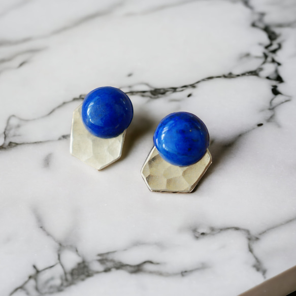 【雙耳穿孔/黃銅+寶石】九月和十二月生辰石【黃銅+青金石】14K黃銅青金石耳環 第2張的照片